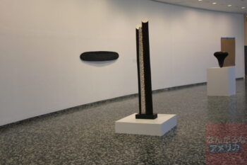 ワシントンD.C.にあるハーシュホーン内の近代彫刻の展示